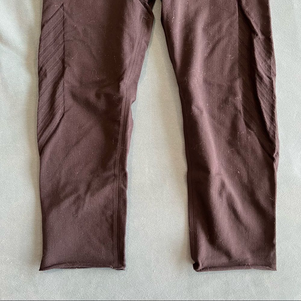 Lululemon Cropped Tights - Picture 4 of 11
